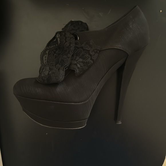 Casadei, black, size 7 Retail 500+ asking 120$ - Picture 2 of 7